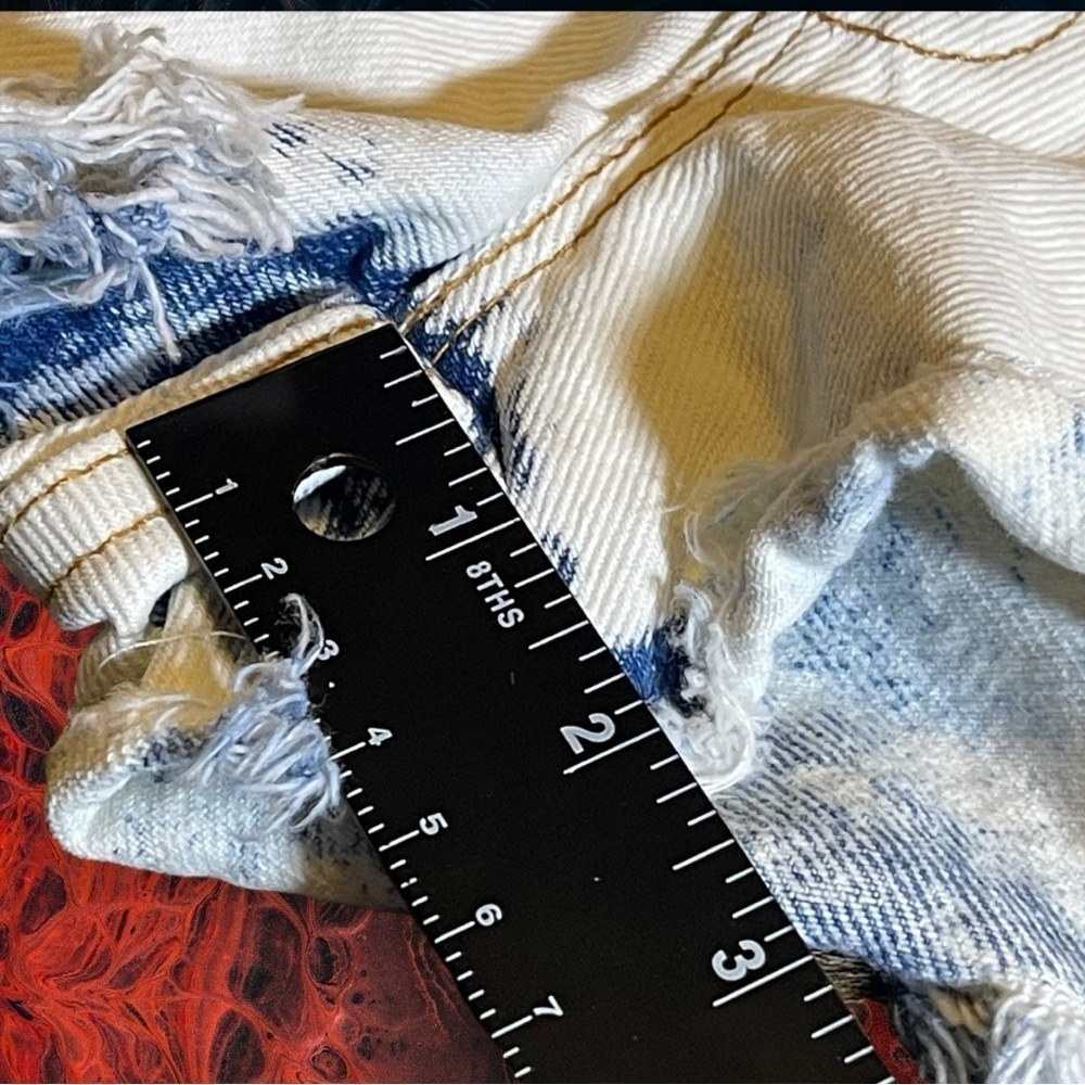 Levi’s Vintage Silvertab 630 Raw Hem Acid White Wash Jean Shorts Size 9/10 - Picture 15 of 16